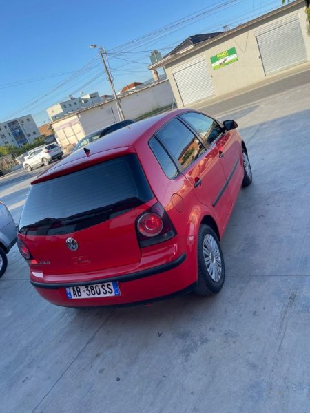Elbasan, shes makine VOLKSWAGEN POLO GTI Benzin, e kuqe manuale Kondicioner 168.000 km 3.200 €