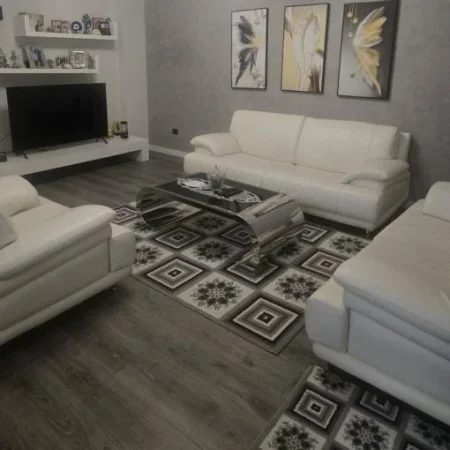 Tirane, jepet me qera apartament 2+1+Aneks+Ballkon Kati 5, 93 m² 500 € (Kombinat)
