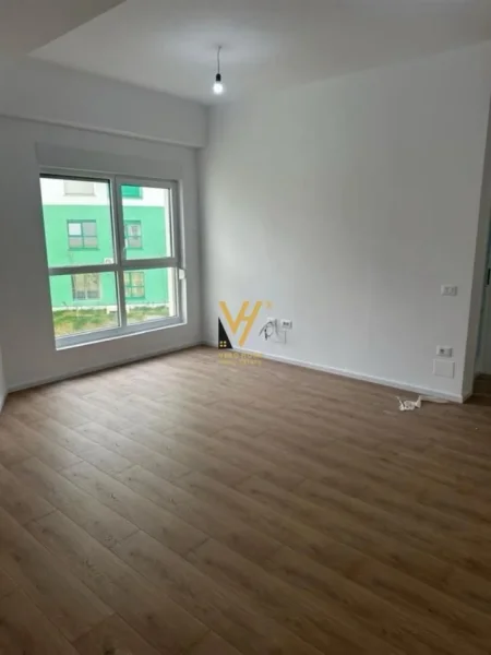 Tirane, jepet me qera apartament 1+1+Ballkon Kati 3, 60 m² 400 € (ALI DEMI)