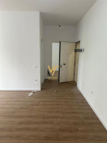 Tirane, jepet me qera apartament 1+1+Ballkon Kati 3, 60 m² 400 € (ALI DEMI)