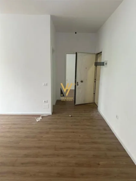 Tirane, jepet me qera apartament 1+1+Ballkon Kati 3, 60 m² 400 € (ALI DEMI)