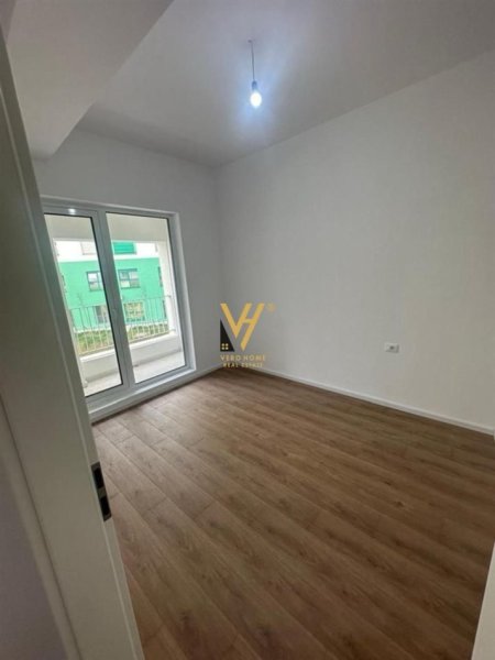 Tirane, jepet me qera apartament 1+1+Ballkon Kati 3, 60 m² 400 € (ALI DEMI)