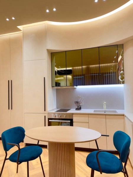 Tirane, jepet me qera apartament 1+1 Kati 3, 65 m² 1.000 € (Square 21, Tiranë)