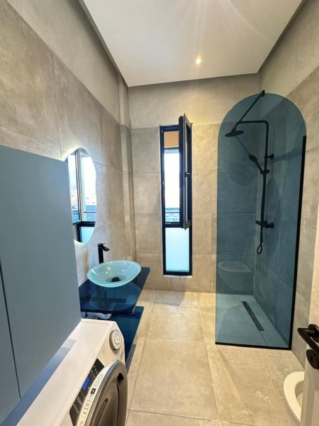 Tirane, jepet me qera apartament 1+1 Kati 3, 65 m² 1.000 € (Square 21, Tiranë)