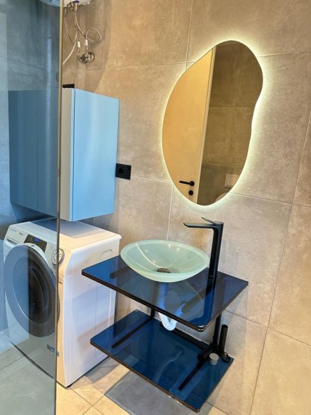 Tirane, jepet me qera apartament 1+1 Kati 3, 65 m² 1.000 € (Square 21, Tiranë)