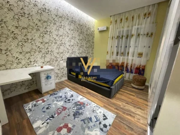 Tirane, jepet me qera apartament 2+1+Ballkon Kati 1, 100 m² 600 € (SAUK I VJETER)