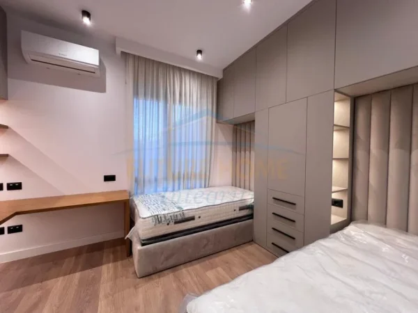 Tirane, jepet me qera apartament 2+1 Kati 1, 87 m² 950 € 