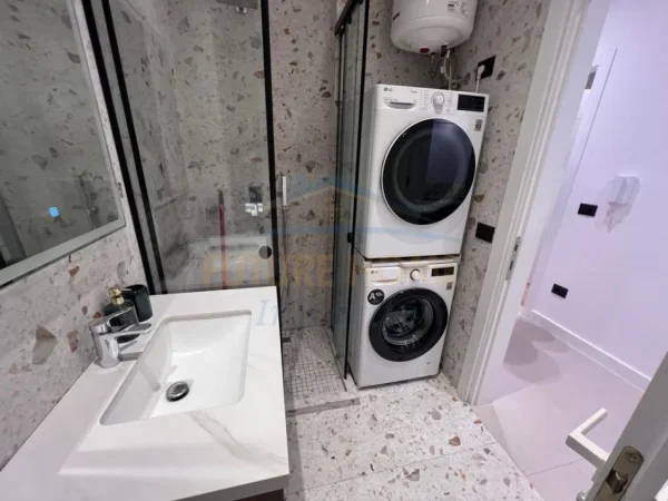 Tirane, jepet me qera apartament 2+1 Kati 1, 87 m² 950 € 
