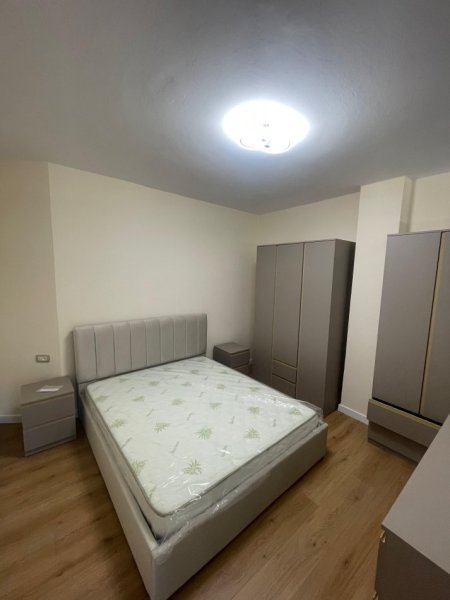 Tirane, jepet me qera apartament 1+1 Kati 1, 90 m² (Ali Demi)