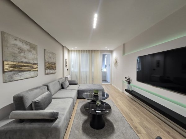 Tirane, jepet me qera apartament 2+1+Ballkon Kati 3, 120 m² 1.500 € (myslym shyri)