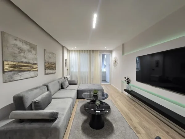 Tirane, jepet me qera apartament 2+1+Ballkon Kati 3, 120 m² 1.500 € (myslym shyri)