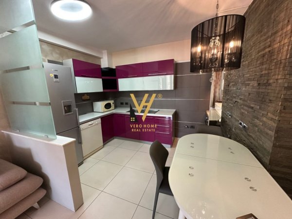 Tirane, jepet me qera apartament 3+1+Ballkon Kati 4, 90 m² 700 € (PAZARI I RI)