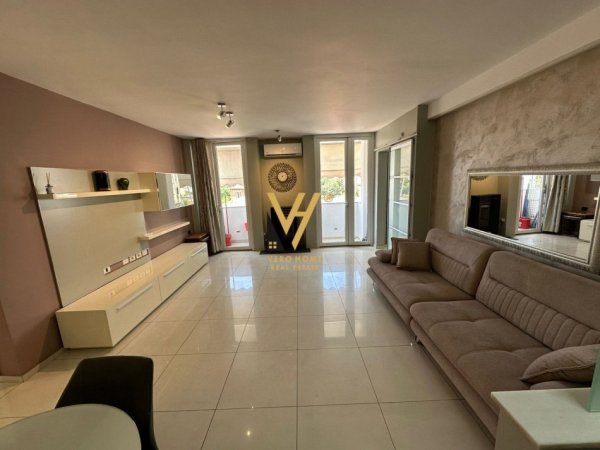 Tirane, jepet me qera apartament 3+1+Ballkon Kati 4, 90 m² 700 € (PAZARI I RI)