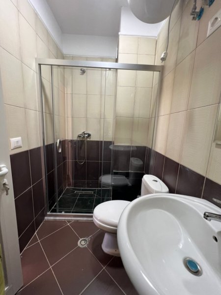 Tirane, jepet me qera apartament 2+1+Aneks+Ballkon Kati 4, 95 m² 450 € (Yzberisht, Tiranë)