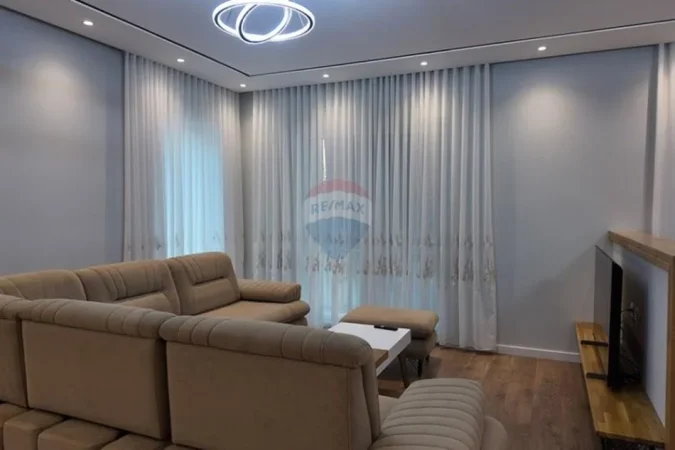 Tirane, jepet me qera Vile 2+1+Ballkon Kati 1, 190 m² 900 € (fresku)