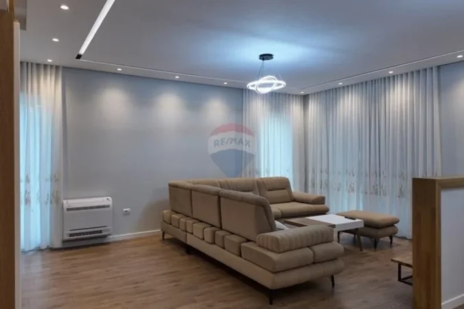 Tirane, jepet me qera Vile 2+1+Ballkon Kati 1, 190 m² 900 € (fresku)