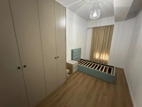 Tirane, jepet me qera apartament 2+1 Kati 7, 