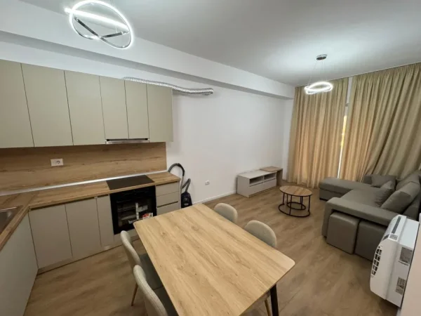 Tirane, jepet me qera apartament 2+1 Kati 7, 