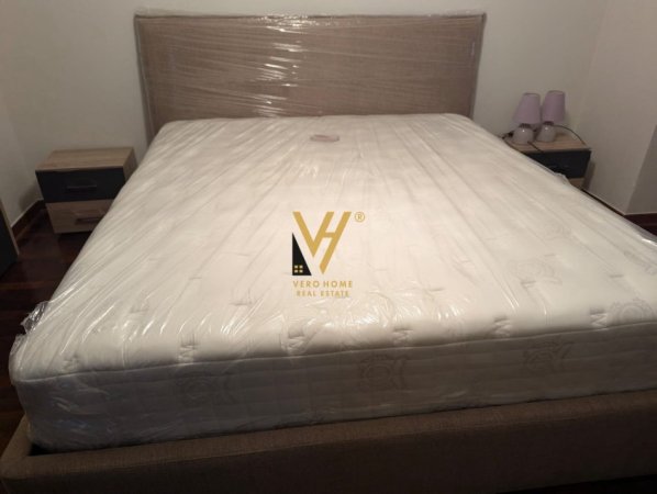 Tirane, jepet me qera apartament 3+1+Ballkon Kati 5, 150 m² 2.400 € (BLLOK)