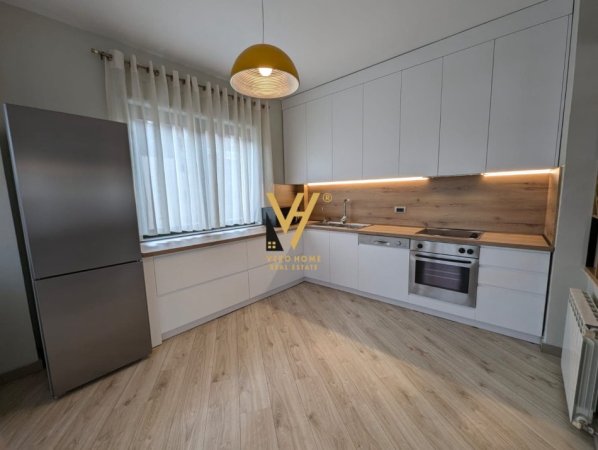 Tirane, jepet me qera apartament 3+1+Ballkon Kati 5, 150 m² 2.400 € (BLLOK)