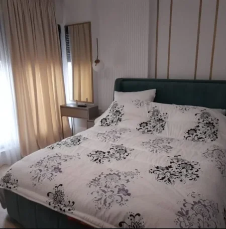 jepet me qera apartament Kati 8, 800 € (Bulevardi Zogu i Pare)