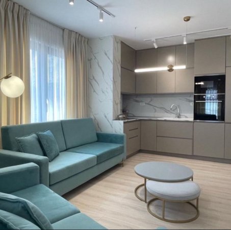 jepet me qera apartament Kati 8, 800 € (Bulevardi Zogu i Pare)