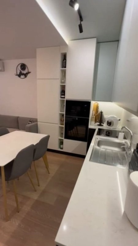 Tirane, jepet me qera apartament 1+1 Kati 6, 65 m² 600 € (5 Maji)