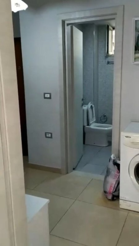 Tirane, jepet me qera apartament 1+1+Ballkon Kati 3, 65 m² 600 € (Myslym Shyri)