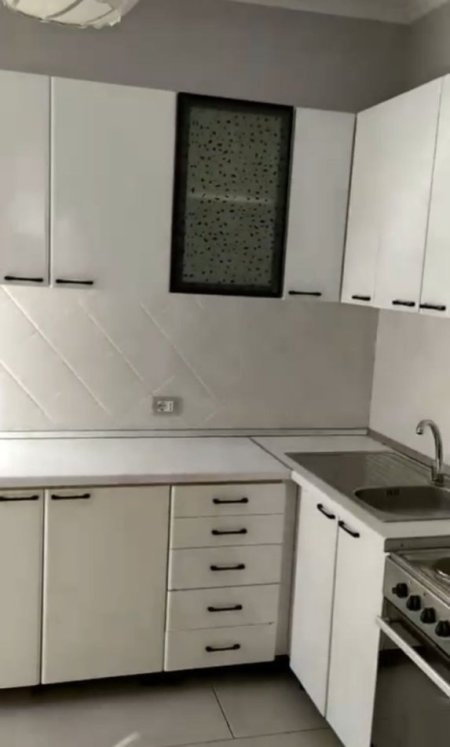 Tirane, jepet me qera apartament 1+1+Ballkon Kati 3, 65 m² 600 € (Myslym Shyri)