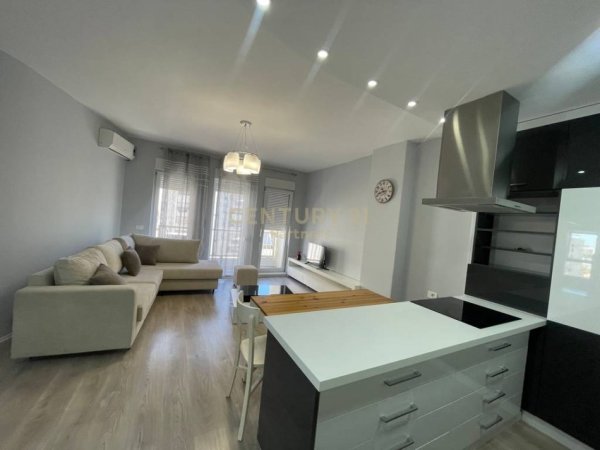 Tirane, jepet me qera apartament Kati 7, 94 m² 800 € (KOMPLEKSI MAGNET)