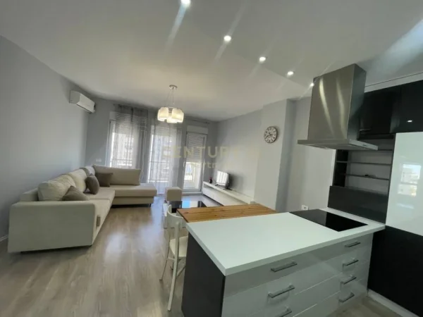 Tirane, jepet me qera apartament Kati 7, 94 m² 800 € (KOMPLEKSI MAGNET)