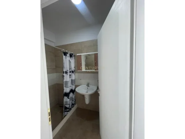 Tirane, jepet me qera apartament Kati 7, 94 m² 800 € (KOMPLEKSI MAGNET)
