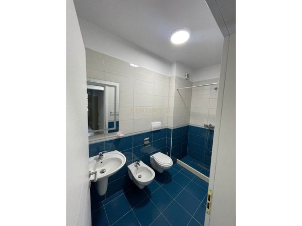 Tirane, jepet me qera apartament Kati 7, 94 m² 800 € (KOMPLEKSI MAGNET)