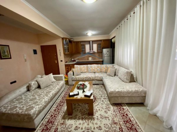 Tirane, shitet apartament 1+1+Ballkon Kati 2, 70 m² (Rruga e Barrikadave)