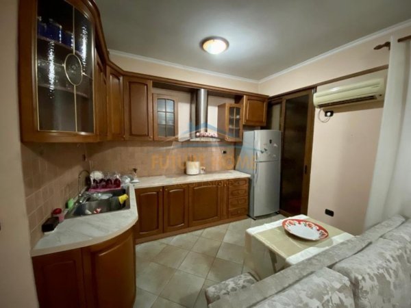 Tirane, shitet apartament 1+1+Ballkon Kati 2, 70 m² (Rruga e Barrikadave)