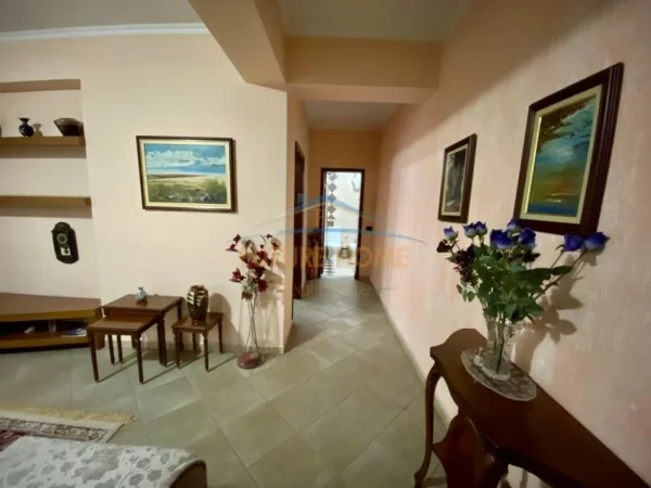 Tirane, shitet apartament 1+1+Ballkon Kati 2, 70 m² (Rruga e Barrikadave)