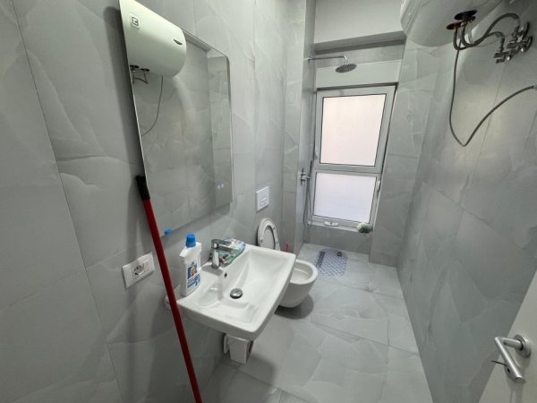 Tirane, jepet me qera apartament 2+1 Kati 5, 110 m² 550 € 