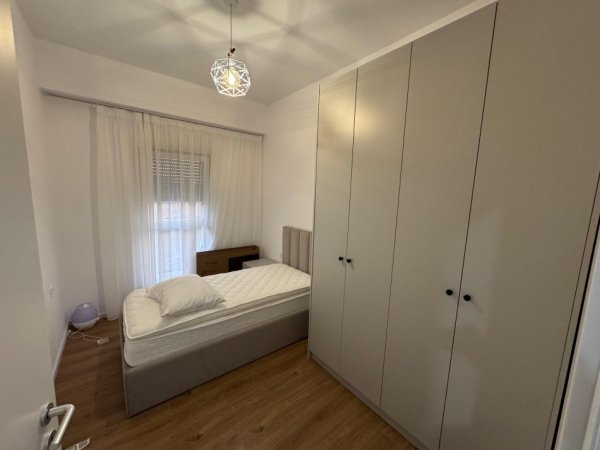 Tirane, jepet me qera apartament 2+1 Kati 5, 110 m² 550 € 