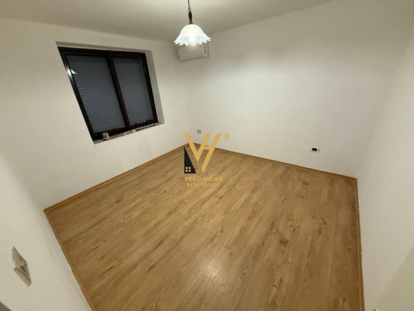 Tirane, jepet me qera zyre Kati 1, 60 m² 700 € (ISH BLLOKU)
