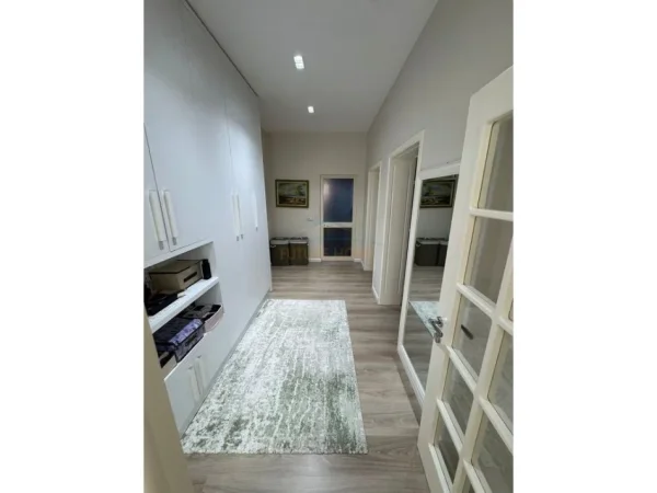 Tirane, jepet me qera apartament 2+1 Kati 2, 114 m² 800 € 