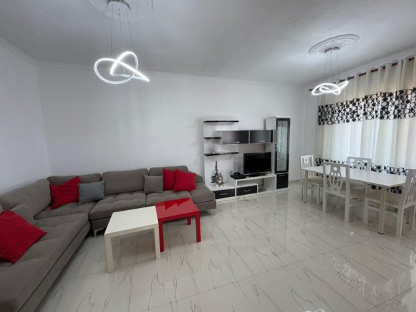 Tirane, jepet me qera Vile 2+1+Ballkon Kati 3, 120 m² 550 € (Sauk /Rr.Hajredin Kumbaro)