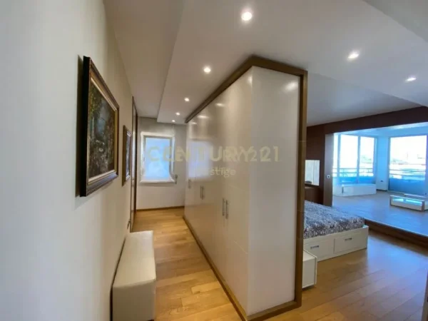 Tirane, jepet me qera apartament 4+1+Ballkon Kati 7, 300 m² 3.000 € (Rruga e Elbasanit)