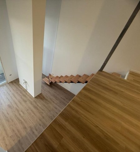 Tirane, jepet me qera  duplex Dublex , 60 m² 400 € (Selite e Vogel)