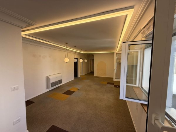Tirane, jepet me qera zyre Kati 5, 130 m² 2.000 € (Zogu i Zi)