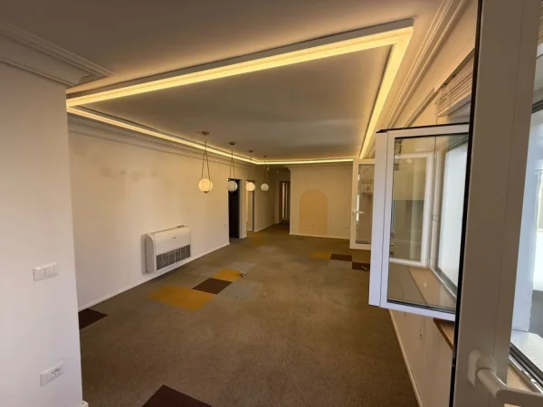 Tirane, jepet me qera zyre Kati 5, 130 m² 2.000 € (Zogu i Zi)