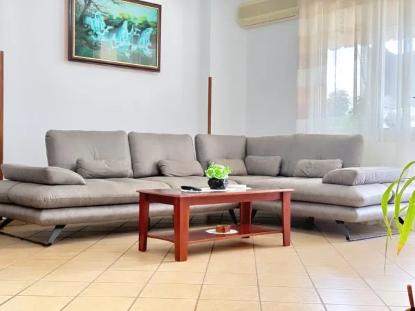 Tirane, shitet apartament 2+1 , 120 m² 315.000 € (petro nini)