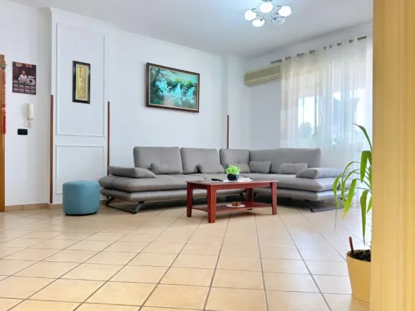 Tirane, shitet apartament 2+1 , 120 m² 315.000 € (petro nini)