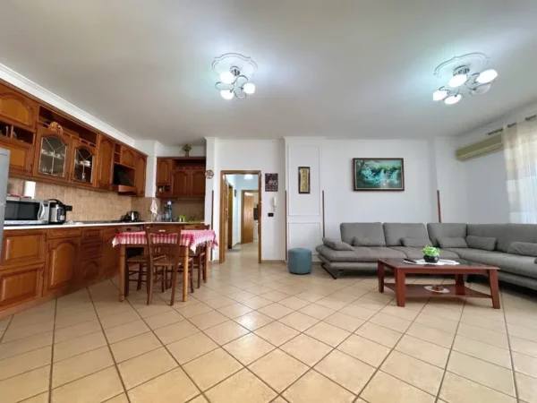 Tirane, shitet apartament 2+1 , 120 m² 315.000 € (petro nini)