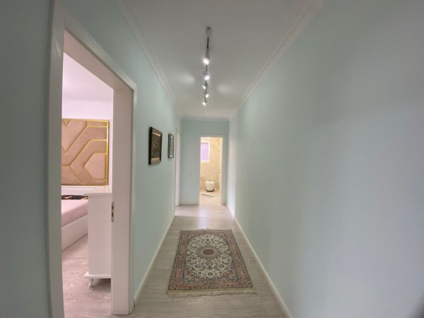 Tirane, jepet me qera apartament 3+1 Kati 3