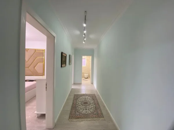 Tirane, jepet me qera apartament 3+1 Kati 3